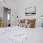 Host & Stay - Olde Place Cottage